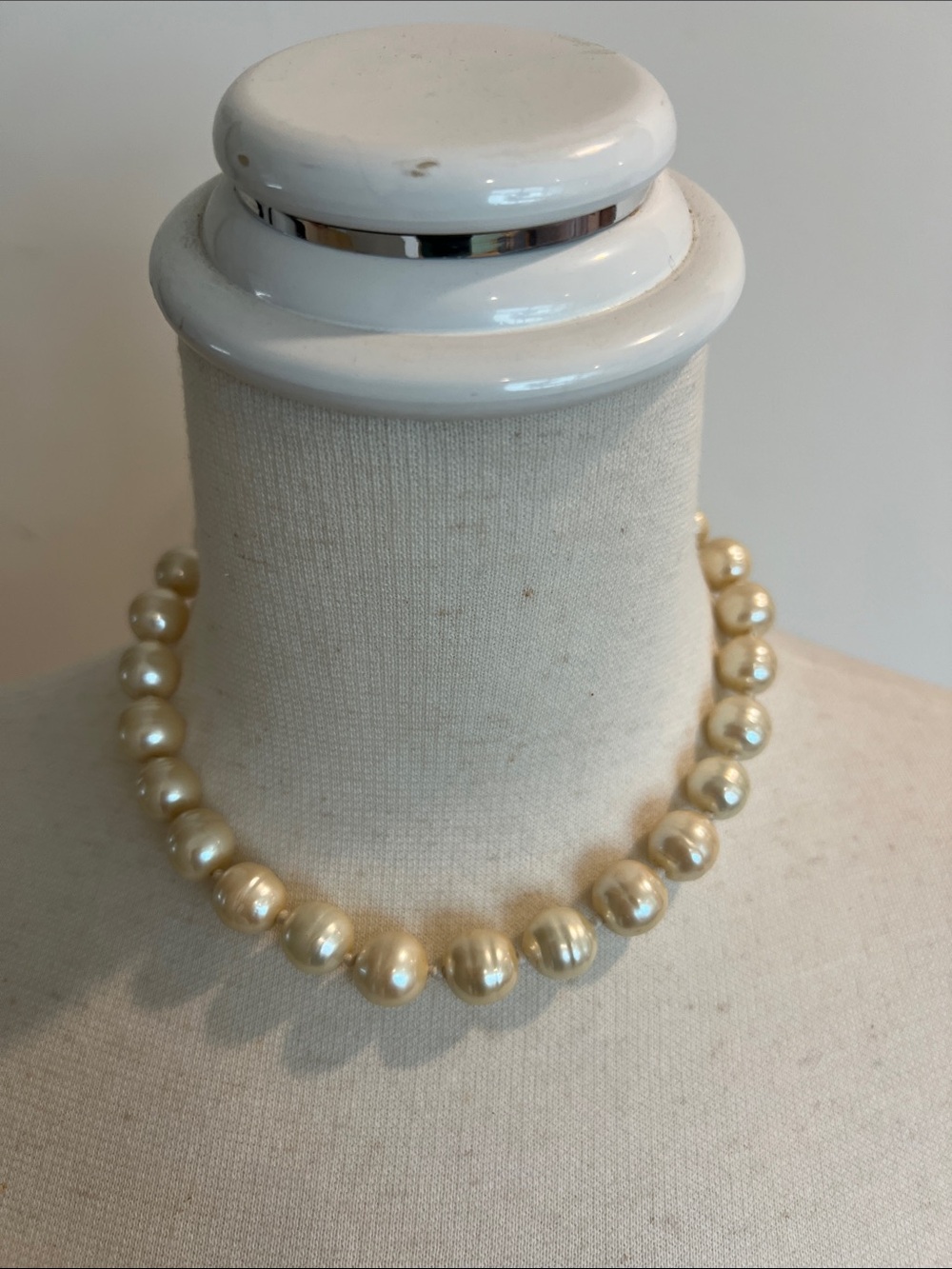 Classic Cream Pearl Necklace - Unbranded View 2